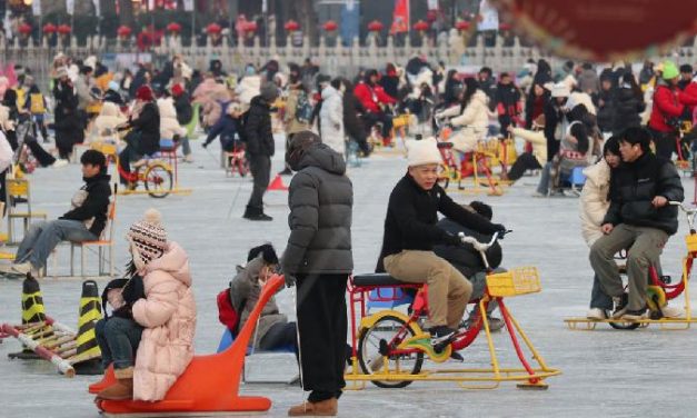 Heboh di Beijing! Danau Shichahai Dibuka Jadi Budaya Arena Es Alami untuk Publik