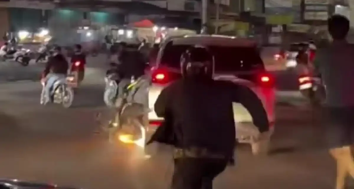 Viral! Mobil Avanza Tabrak lalu Seret Motor di Bekasi Usai Lawan Arah, Ini Detail Kronologi Peristiwanya