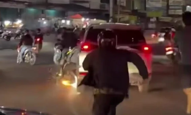 Viral! Mobil Avanza Tabrak lalu Seret Motor di Bekasi Usai Lawan Arah, Ini Detail Kronologi Peristiwanya