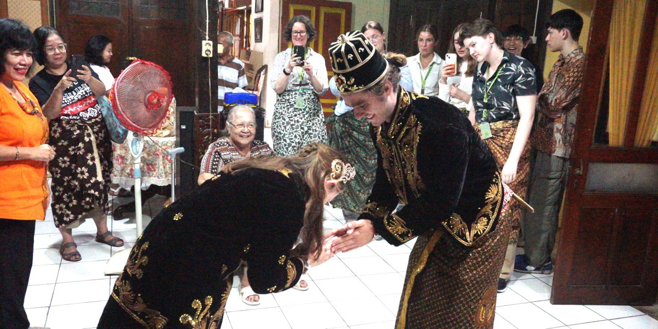 Mahasiswa Asing Belajar Budaya Jawa Langsung dari Desa