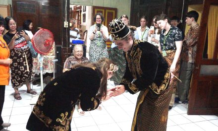 Mahasiswa Asing Belajar Budaya Jawa Langsung dari Desa