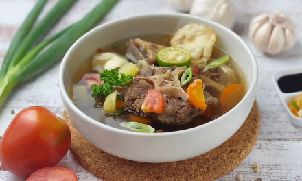 Viral! Sop Buntut Cut Meutia Kebanjiran Pembeli Setelah Didatangi Menteri Keuangan