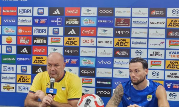 Pelatih Persib Kaget Liga Indonesia: Perjalanan Jauh, Fisik Pemain Terkuras