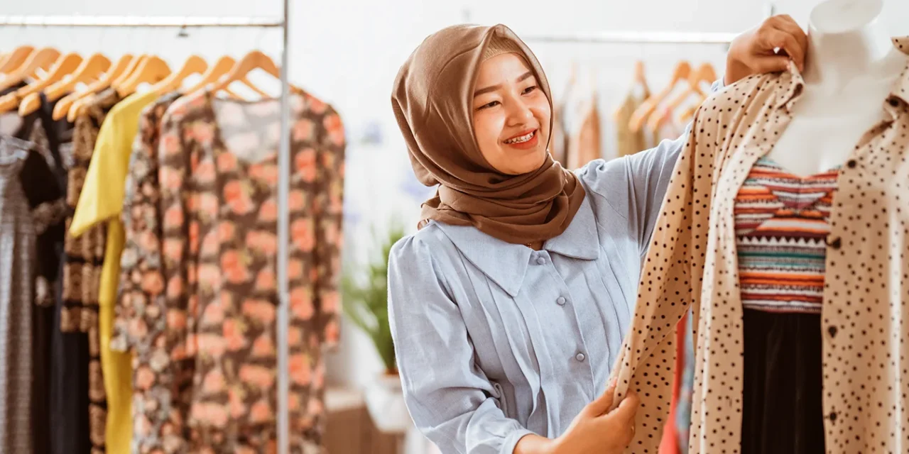 Banyak yang Salah Kaprah! Mengulang Outfit Ternyata Bukan Aib