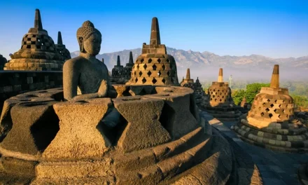 Liburan Bukan Sekadar Jalan-Jalan, Wisata Religi Ini Bikin Hati Auto Tenang