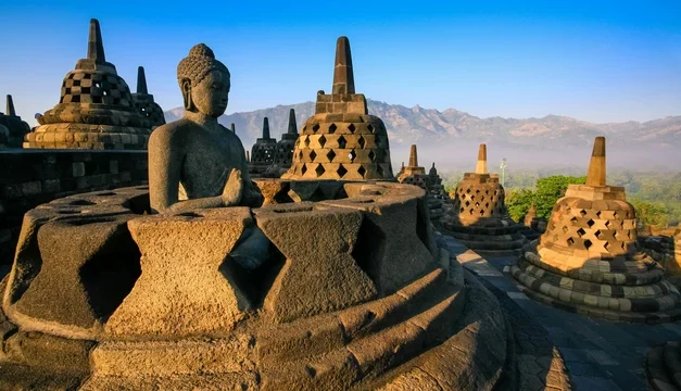 Liburan Bukan Sekadar Jalan-Jalan, Wisata Religi Ini Bikin Hati Auto Tenang