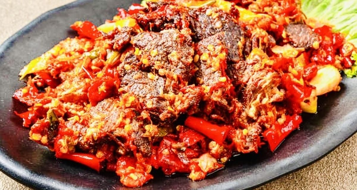 Pedas, Gurih, dan Empuk: Dendeng Lambok Khas Minang Sukses Bikin Lapar