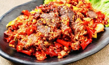 Pedas, Gurih, dan Empuk: Dendeng Lambok Khas Minang Sukses Bikin Lapar