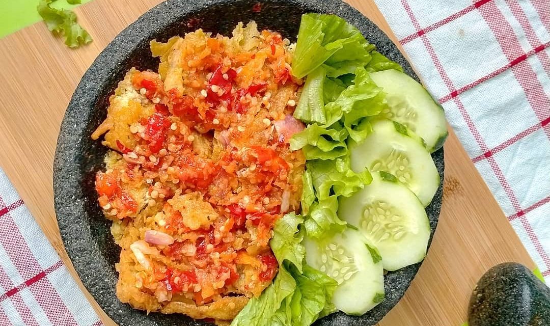 Bikin Nagih! Ayam Geprek Sambal Bawang Jadi Menu Favorit Semua Kalangan