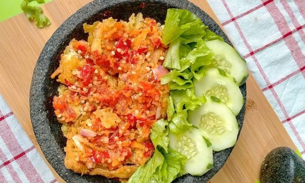 Bikin Nagih! Ayam Geprek Sambal Bawang Jadi Menu Favorit Semua Kalangan
