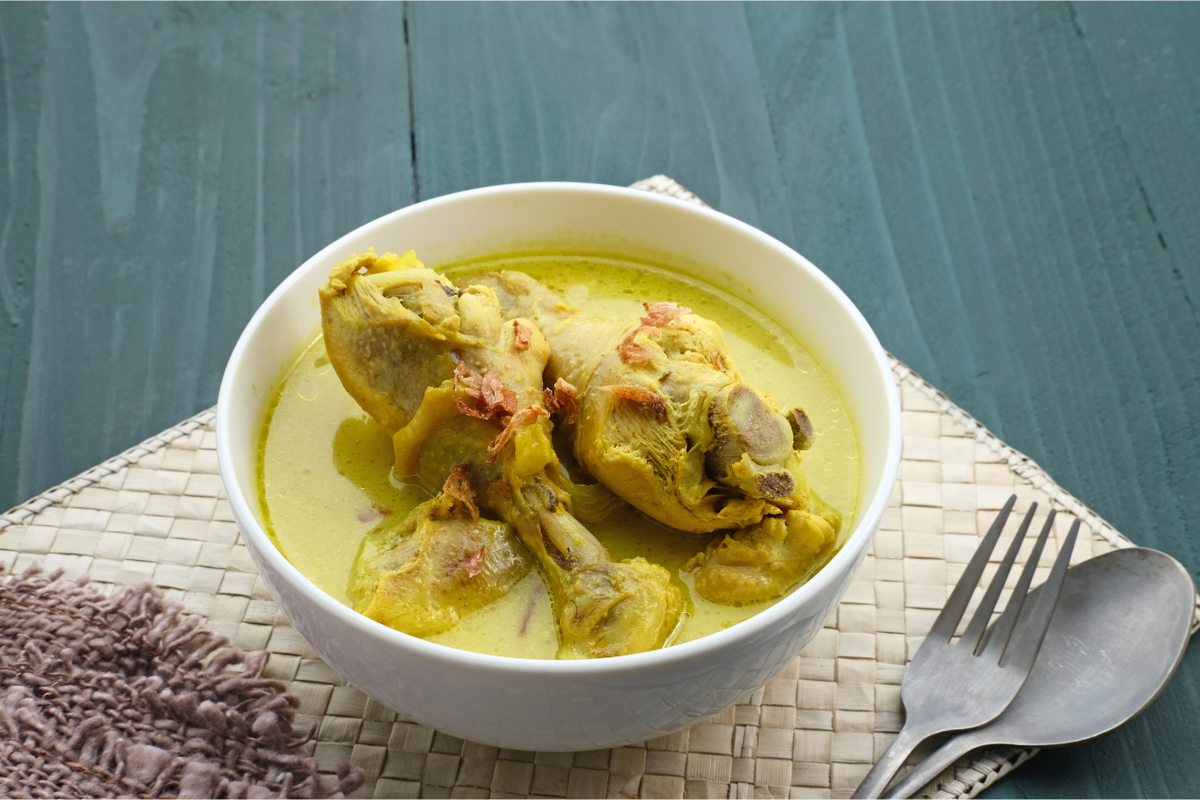 Opor Ayam Kereta Api