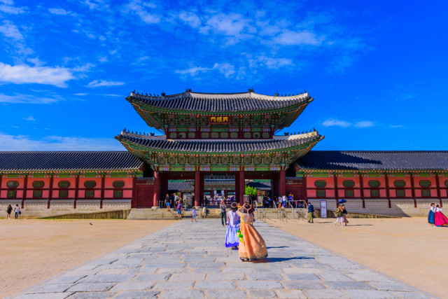 Heboh! Konser BTS di Gwanghwamun Bikin Istana Gyeongbokgung Ditutup