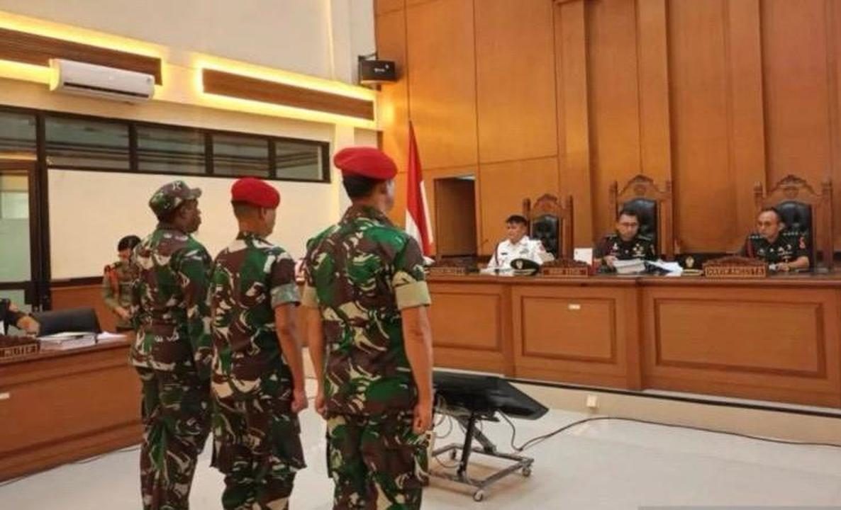 Keluarga korban mengikuti sidang vonis kasus pembunuhan kepala cabang bank