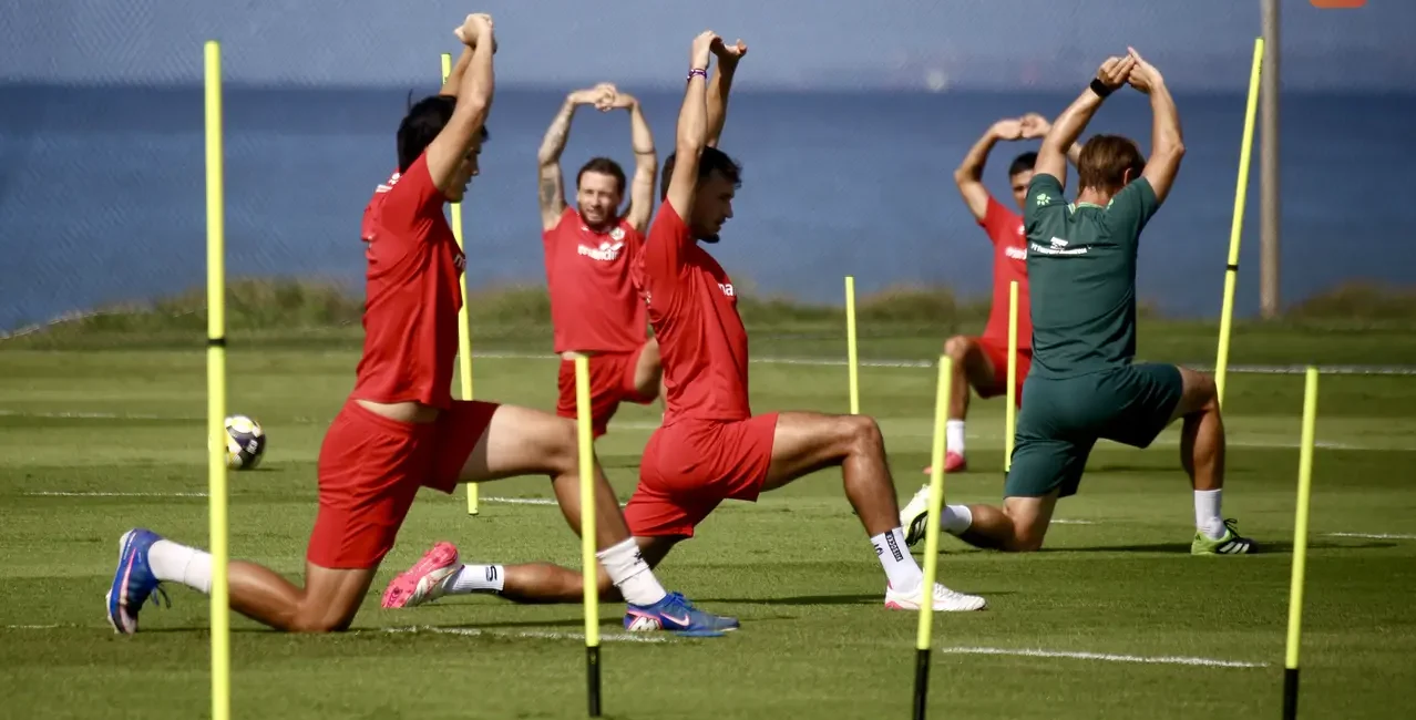 Timnas Indonesia bersiap menghadapi Kamboja pada pertandingan pembuka Grup A Piala AFF 2026 di Stadion Pakansari.