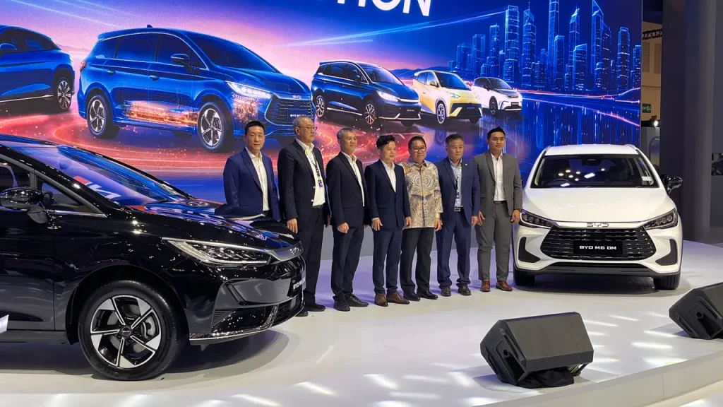 BYD M6 EV produksi lokal dipamerkan di GIIAS 2026 dengan harga mulai Rp395 juta dan jarak tempuh hingga 450 kilometer.