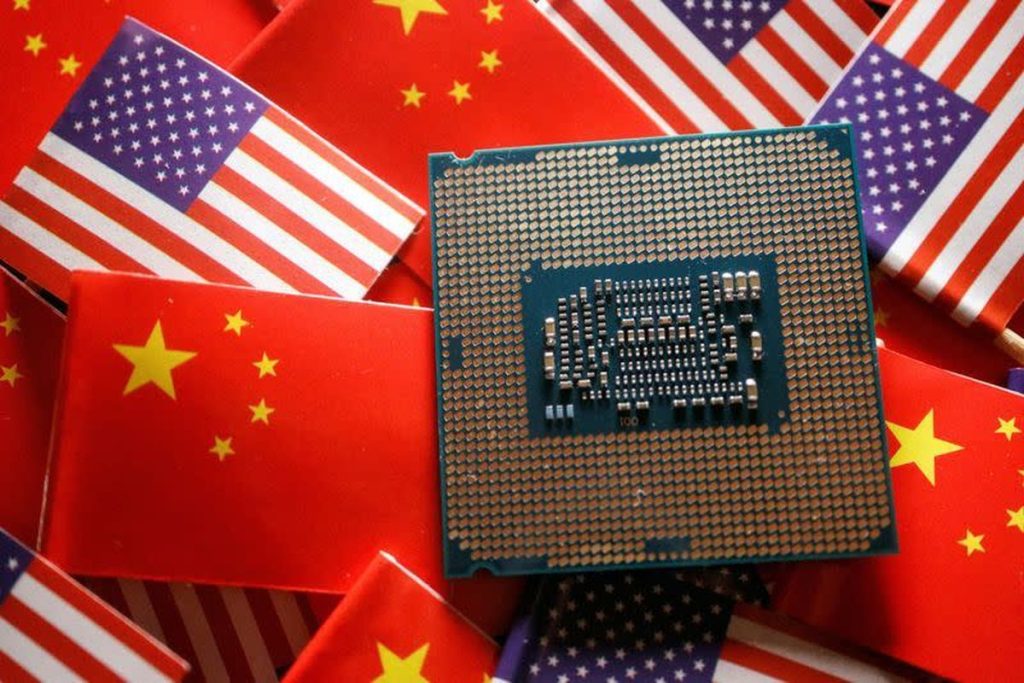 Ilustrasi teknologi AI dan semikonduktor di China dengan latar sirkuit digital dan chip canggih.