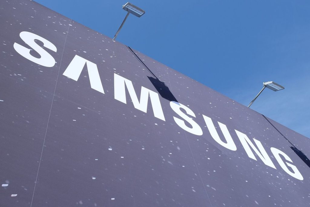 Samsung mengumumkan divisi Robotics eXperience (RX) untuk mengembangkan robot humanoid berbasis kecerdasan buatan.