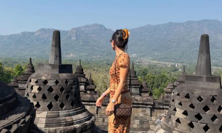 OOTD NIKI Zefanya Saat Liburan, Simpel, Chic, dan Mudah Ditiru