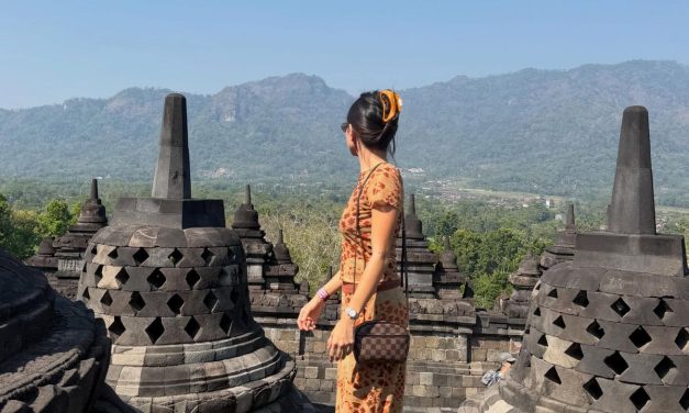 OOTD NIKI Zefanya Saat Liburan, Simpel, Chic, dan Mudah Ditiru