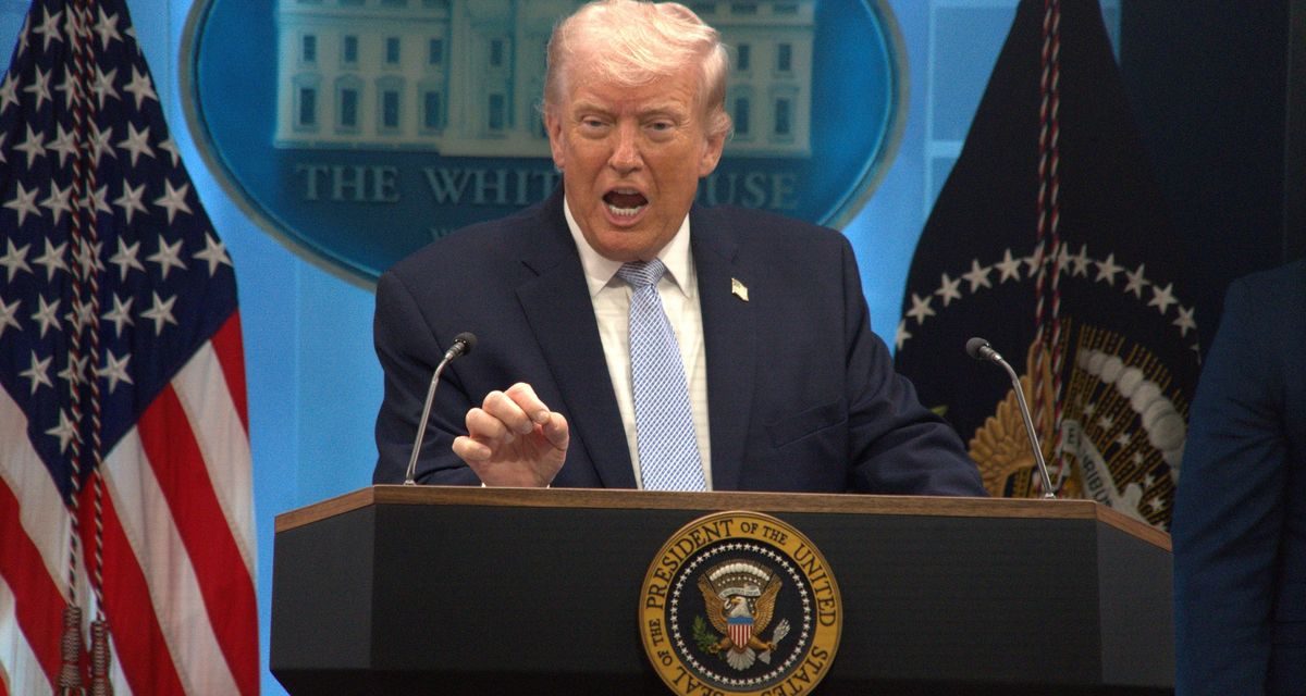 Trump Bidik Pulau Kharg, Jantung Ekspor Minyak Iran Terancam