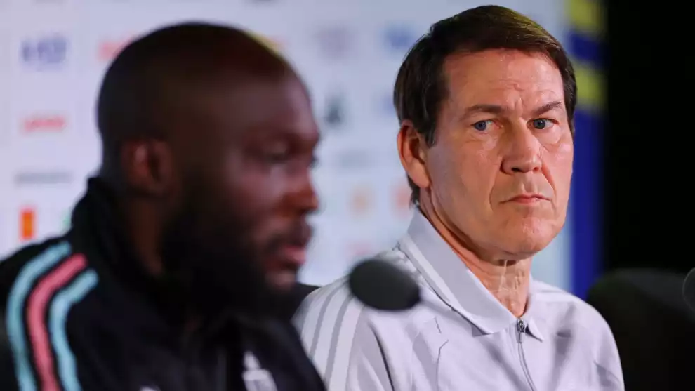 Rudi Garcia memberikan arahan kepada pemain Timnas Belgia saat persiapan menghadapi Spanyol di perempat final Piala Dunia 2026.