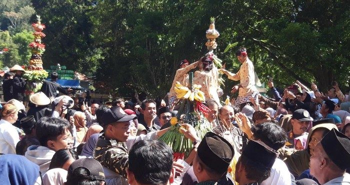 Ribuan Warga Padati Tradisi Buka Luwur Makam Pantaran Boyolali