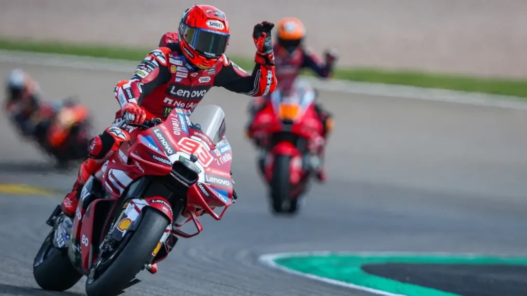 Marc Marquez menang Sprint Race MotoGP Aragon 2026 dan mendekati Jorge Martin di klasemen.