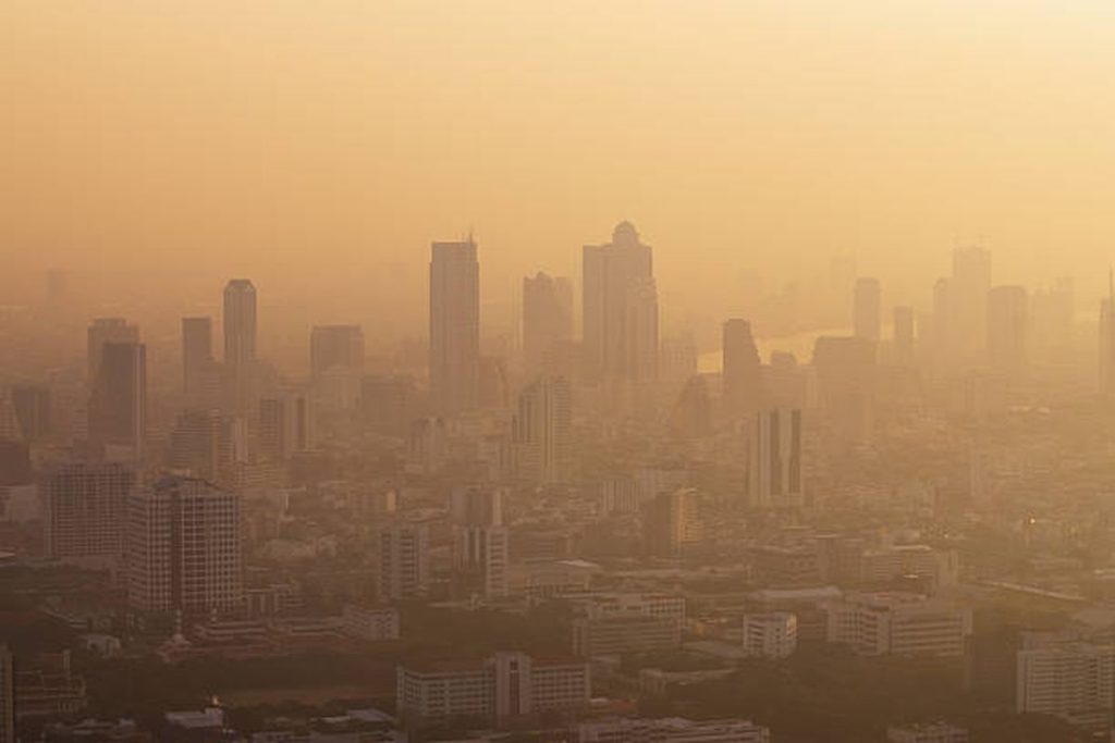 Pontianak menjadi kota dengan kualitas udara terburuk di Indonesia akibat karhutla