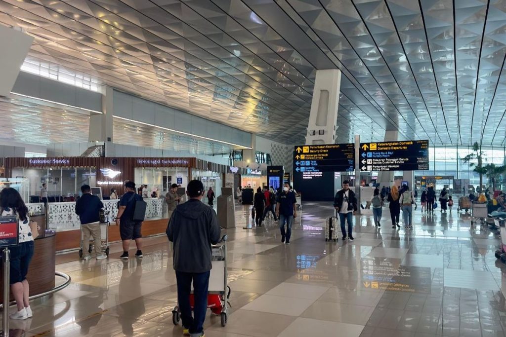 Penerbangan Kalimantan dibatalkan akibat kabut asap karhutla di Bandara Soekarno-Hatta.