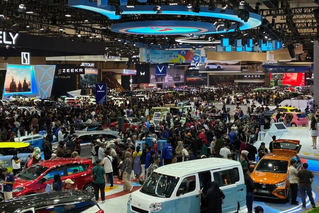 Deretan mobil modifikasi di GIIAS 2026 dengan konsep sporty, adventure, dan retro modern.