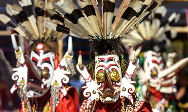 Mengenal Makna Topeng Hudoq dalam Tradisi Dayak Kalimantan Timur