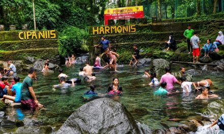 Wisata Cipaniis Kuningan, Pesona Mata Air Segar di Kaki Gunung Ciremai