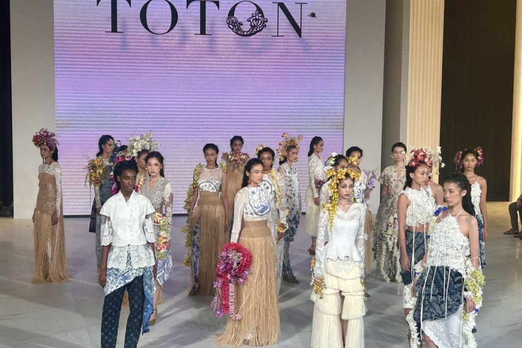 Koleksi TOTON Tempaan Kala di Fashion Nation 2026