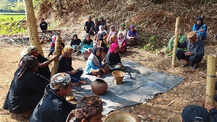 Warga Sukamulya Hidupkan Kembali Tradisi Ngarumat Hulu Cai untuk Menjaga Sumber Air